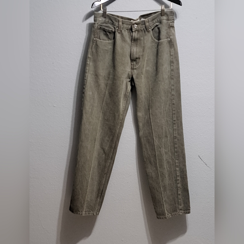 Men’s Members Property Jeans Size 34×34, Pre-Owned with Light Wear.